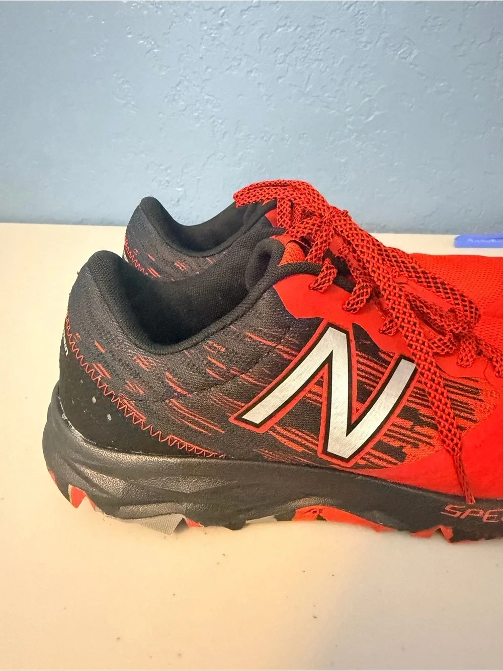 New Balance 690v2 Speed Rife Trail Running Sneakers men size 8 red/black
